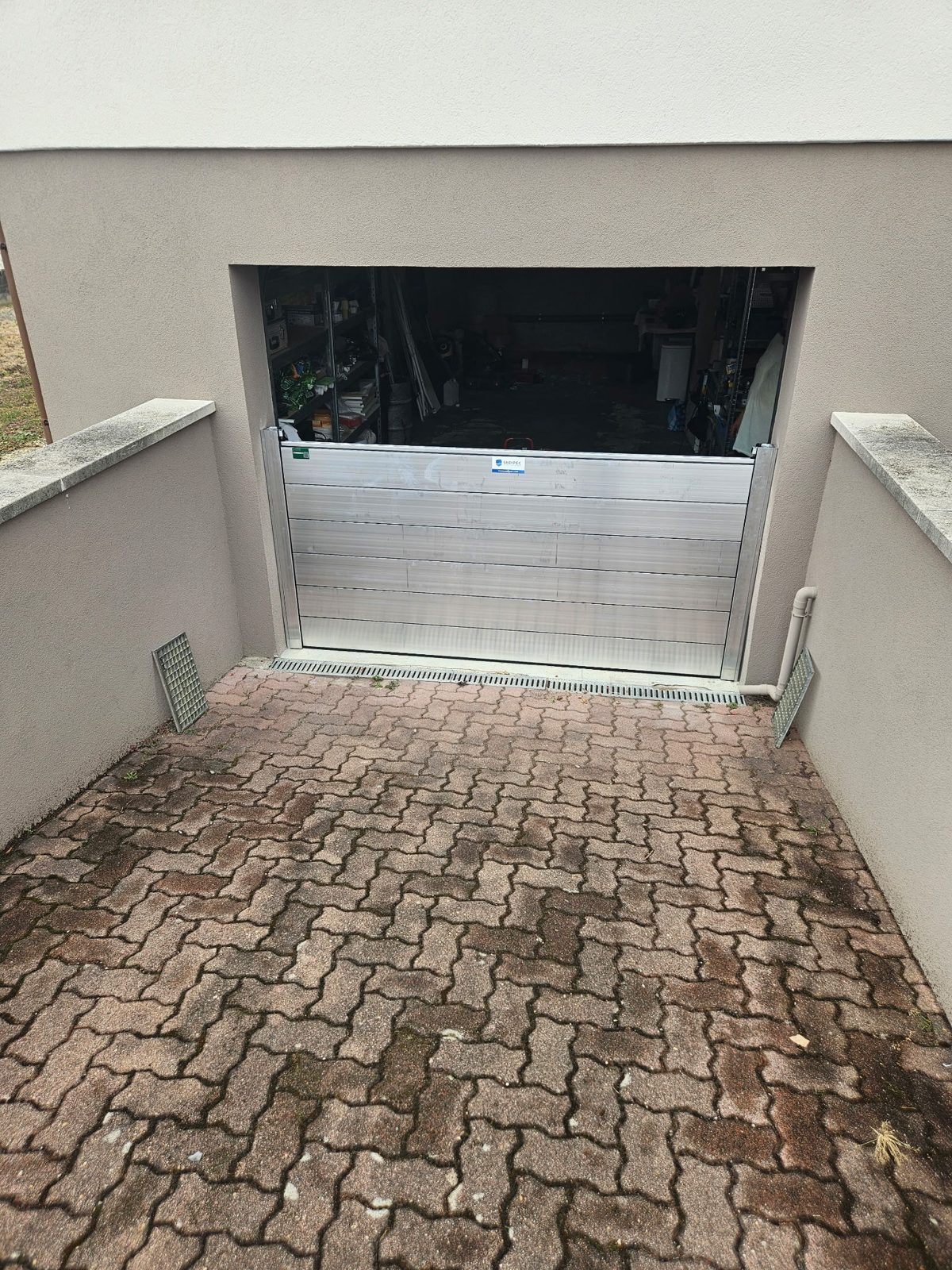 Bas de rampe d'un parking