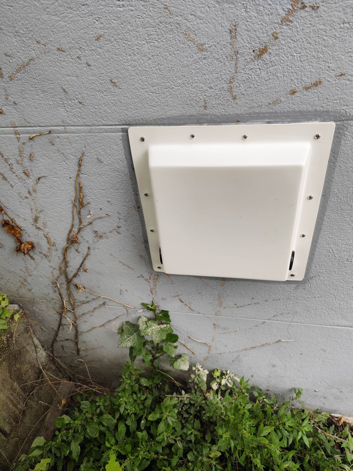 Capot VENTGUARD posé sur une aération basse