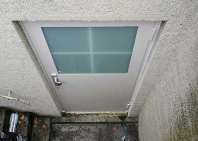 Photo d'une porte d'entrée vitrée anti-innondations SEDIPEC